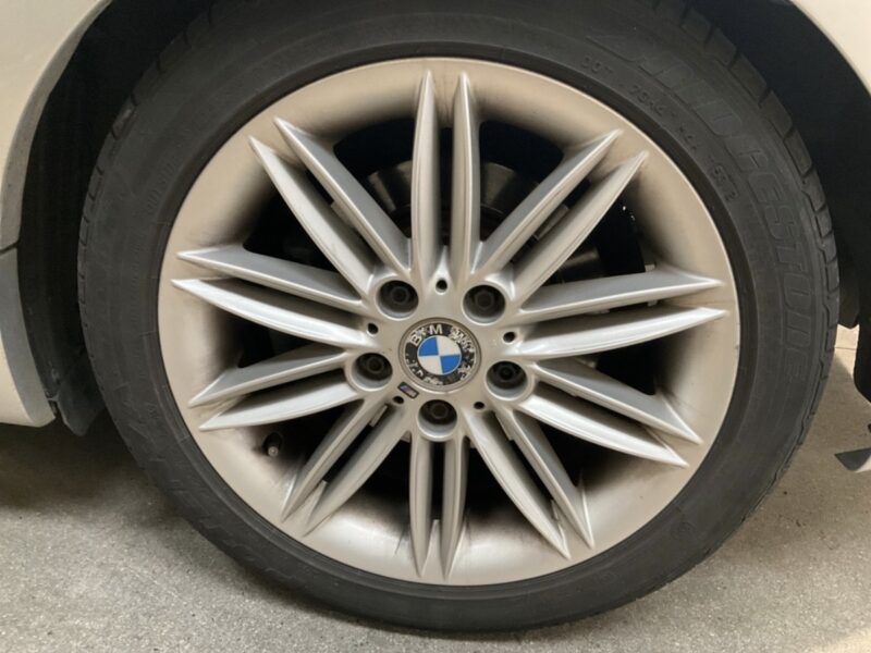 BMW SERIE 1 E87 PHASE 2 LCI 130i 3.0 6 CYLINDRES 265 PACK M SPORT / 5 Pts TOIT OUVRANT - Garantie1an