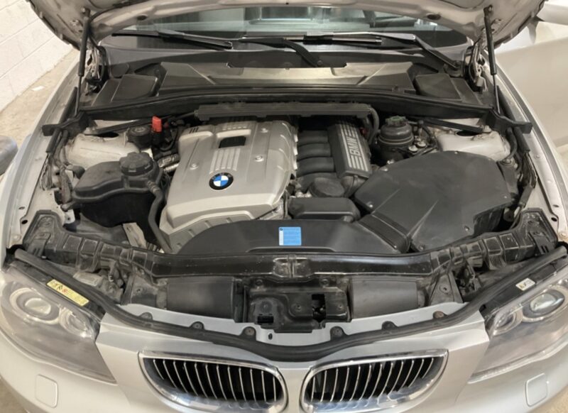 BMW SERIE 1 E87 PHASE 2 LCI 130i 3.0 6 CYLINDRES 265 PACK M SPORT / 5 Pts TOIT OUVRANT - Garantie1an