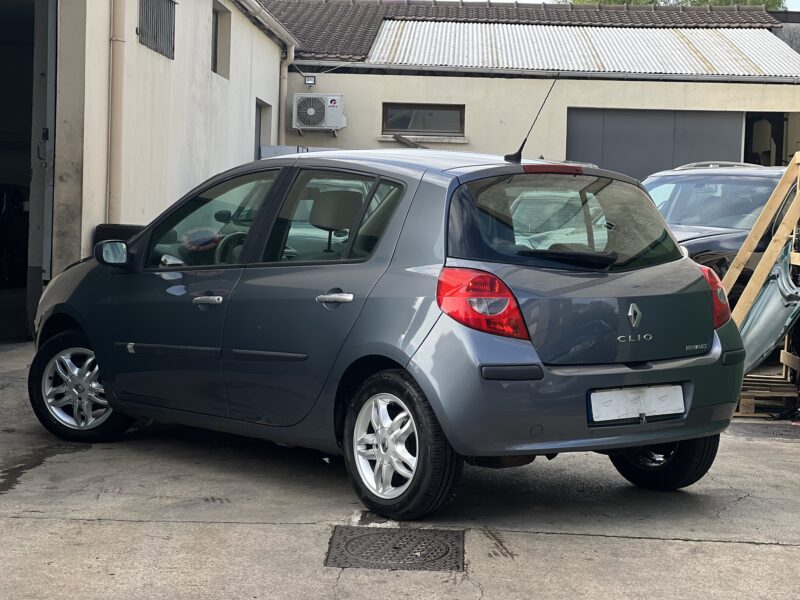 RENAULT CLIO 1.6 PRIVILEGE PAYER EN 4X