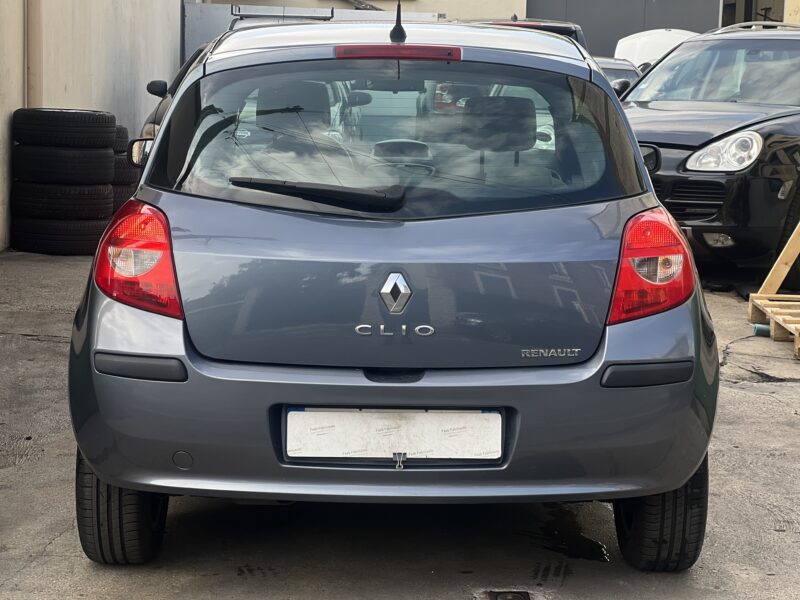 RENAULT CLIO 1.6 PRIVILEGE PAYER EN 4X