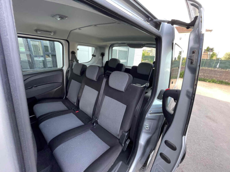 FIAT DOBLO 7 PLaces 105cv Cargo LOUNGES