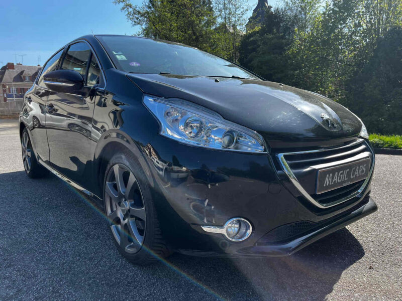 PEUGEOT 208 2015