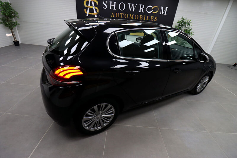 PEUGEOT 208 2016