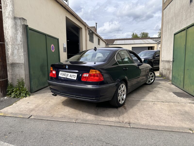 BMW SERIE 3  325i BOITE AUTOMATIQUE PAYER EN 4X