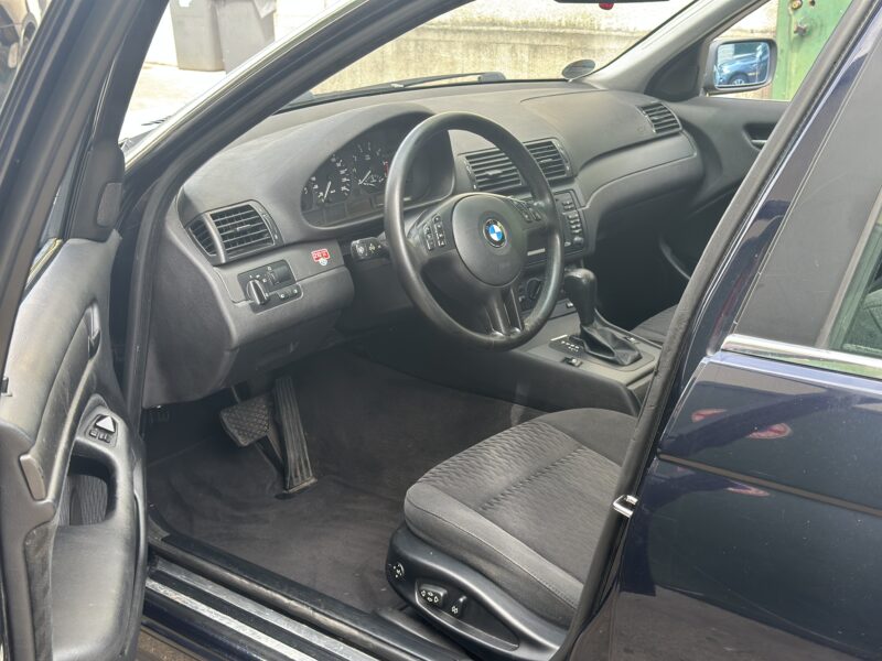 BMW SERIE 3  325i BOITE AUTOMATIQUE PAYER EN 4X