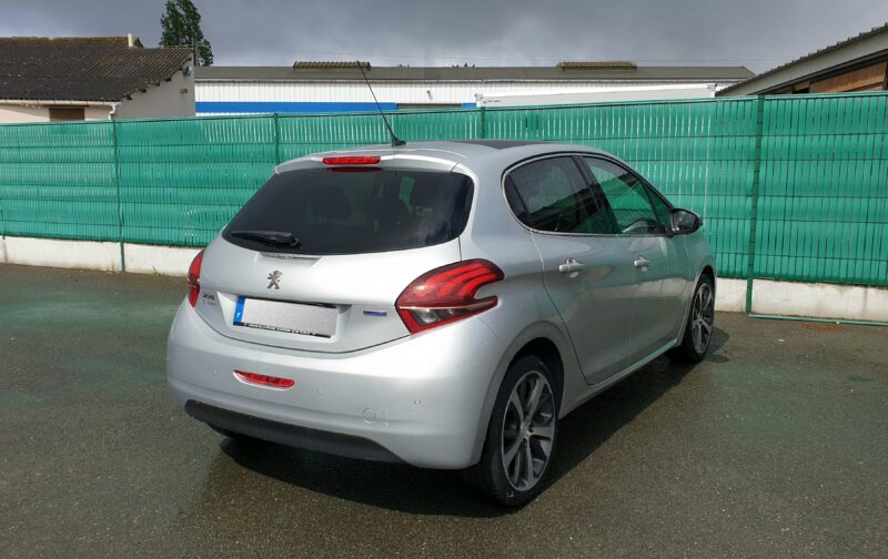 PEUGEOT 208 1.6 BlueHDi Féline 120cv