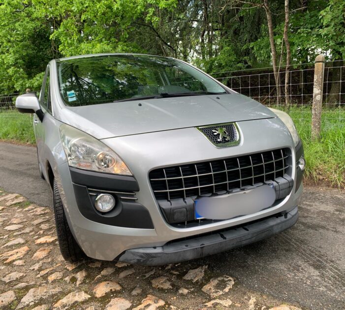 PEUGEOT 3008 2011