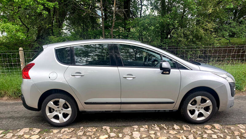 PEUGEOT 3008 2011