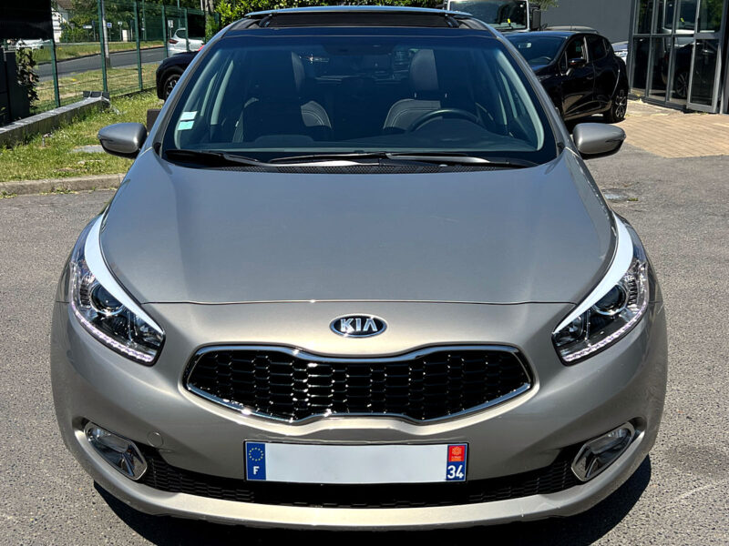 KIA CEED II PREMIUM 1.6 GDI 135 Cv BOITE AUTO / 22 700 Kms TOIT OUVRANT CRIT AIR 1 - Garantie1an