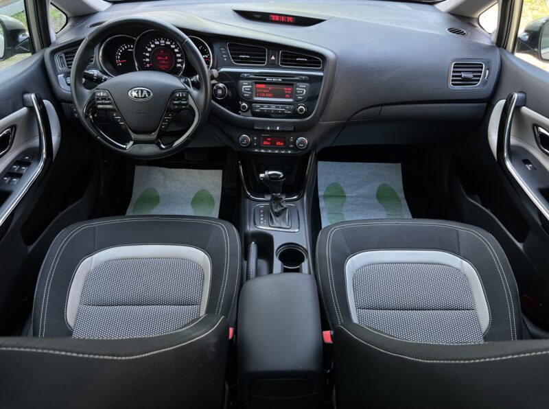 KIA CEED II PREMIUM 1.6 GDI 135 Cv BOITE AUTO / 22 700 Kms TOIT OUVRANT CRIT AIR 1 - Garantie1an