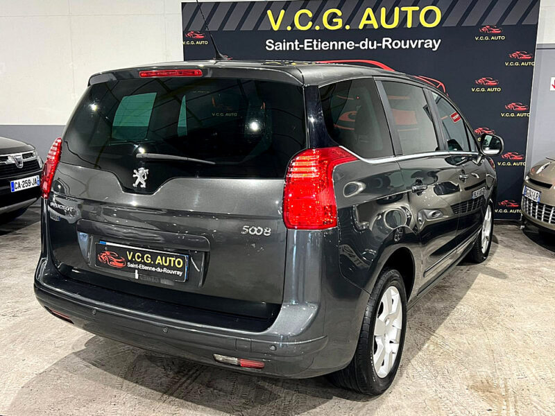 PEUGEOT 5008 2013