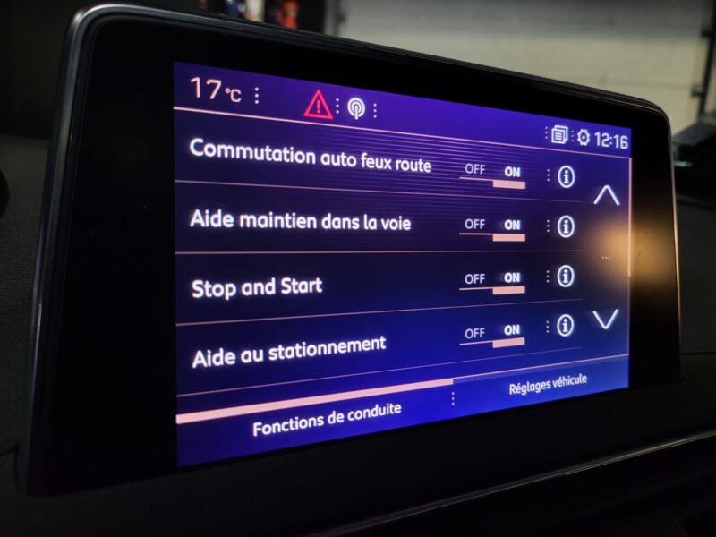 PEUGEOT 3008 2.0 Hdi 150cv GT LINE TOIT OUVRANT PANO / CARPLAY / I-COCKPIT