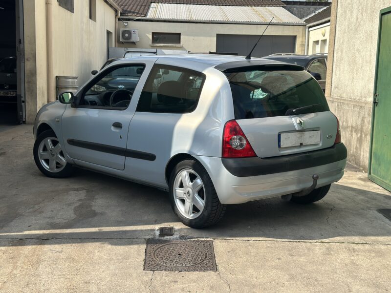 RENAULT CLIO 2003