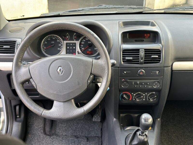 RENAULT CLIO 2003