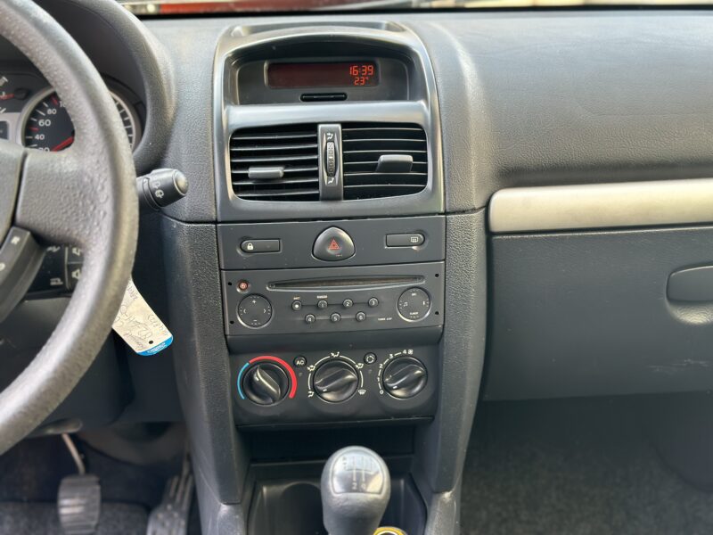 RENAULT CLIO 2003