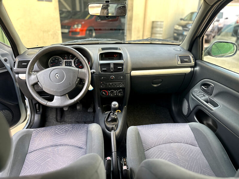 RENAULT CLIO 2003