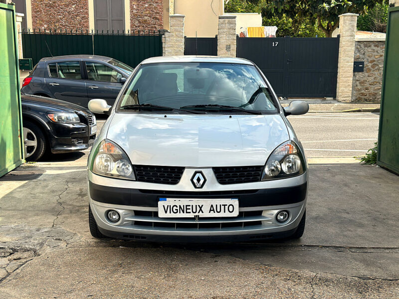 RENAULT CLIO 2003