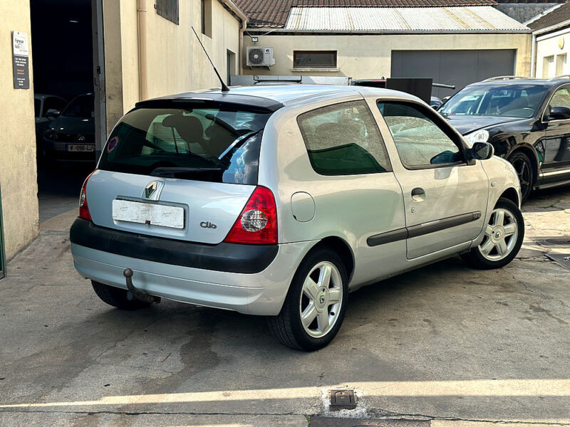 RENAULT CLIO 2003