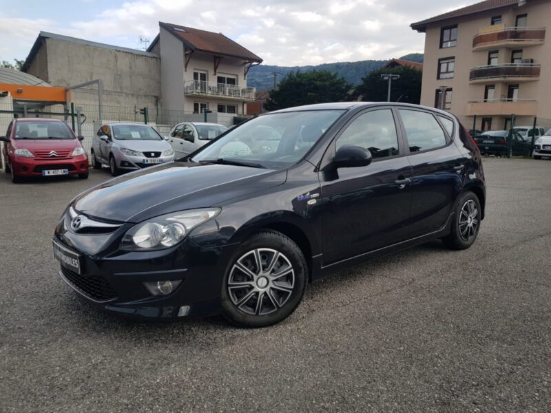 HYUNDAI i30 1.6i 126CV