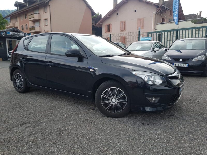 HYUNDAI i30 1.6i 126CV