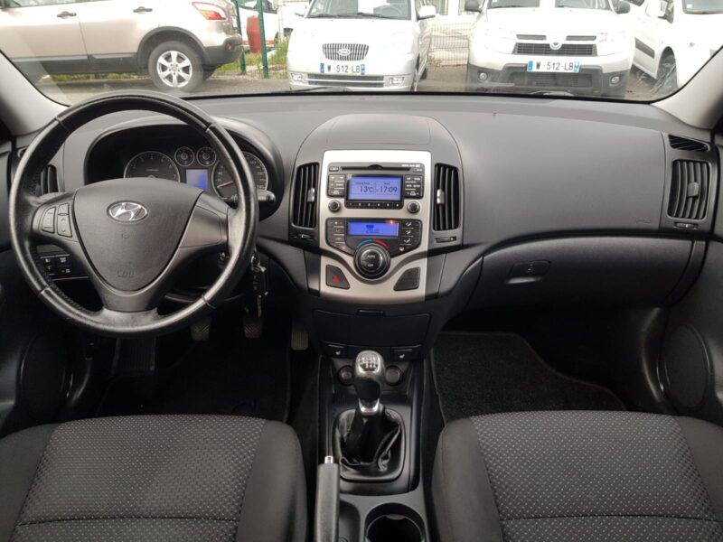 HYUNDAI i30 1.6i 126CV