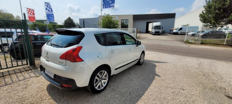 PEUGEOT 3008 2013