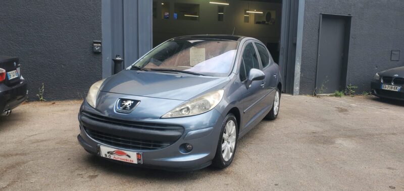 Peugeot 207 1.6 VTi 120 cv *Toit panoramique* *idéal jeune conducteur*