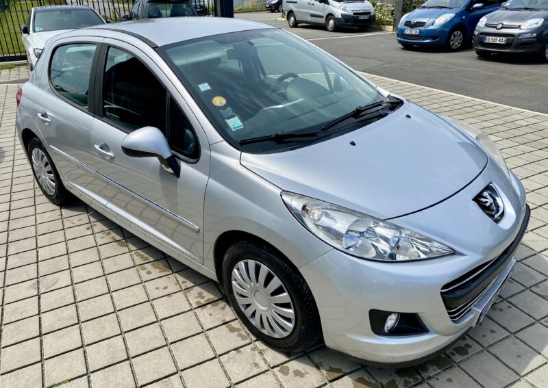 PEUGEOT 207 2010