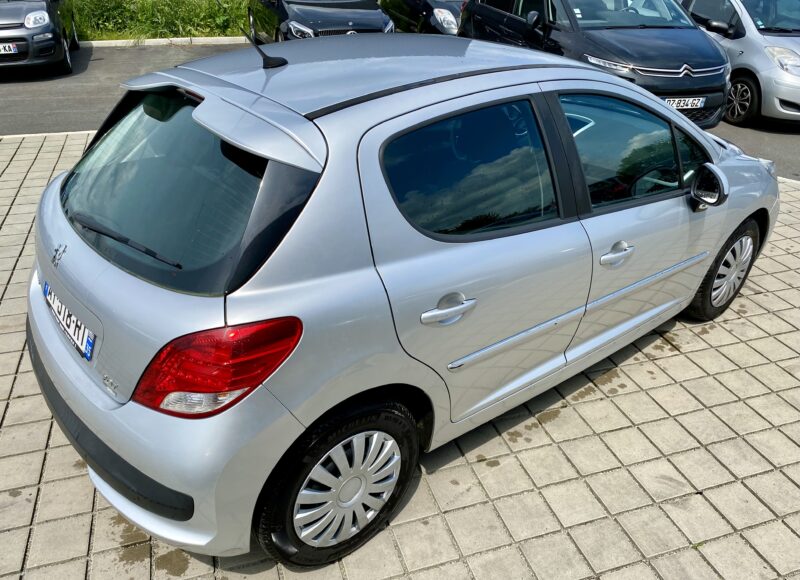 PEUGEOT 207 2010