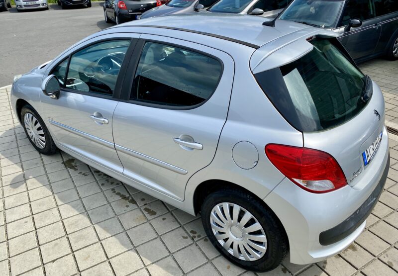 PEUGEOT 207 2010