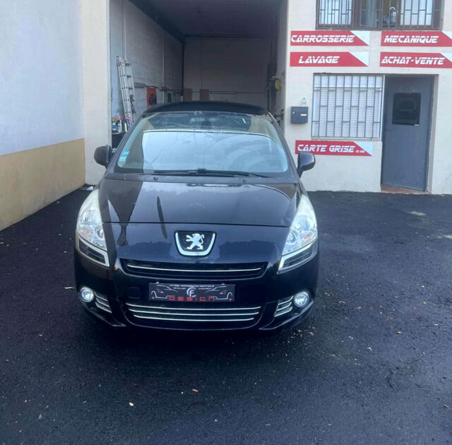 PEUGEOT 5008 2011