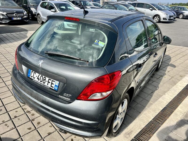 PEUGEOT 207 1.6L HDi 92CH ALLURE