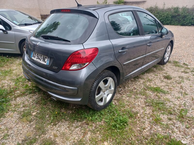 PEUGEOT 207 2010