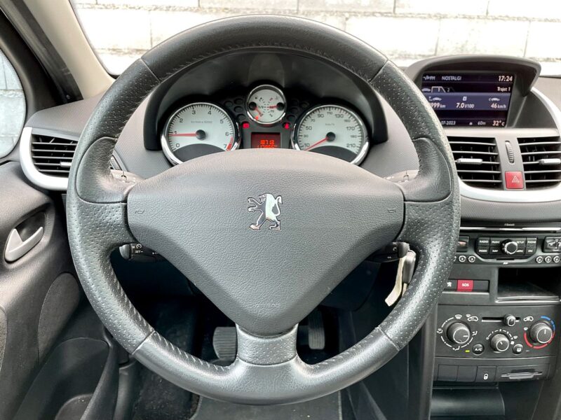 PEUGEOT 207 2010