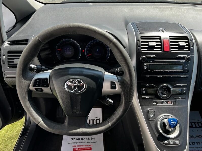 TOYOTA AURIS 2010