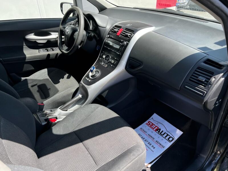 TOYOTA AURIS 2010