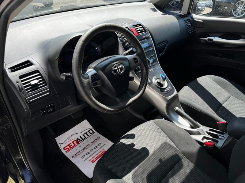 TOYOTA AURIS 2010