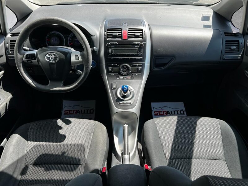 TOYOTA AURIS 2010