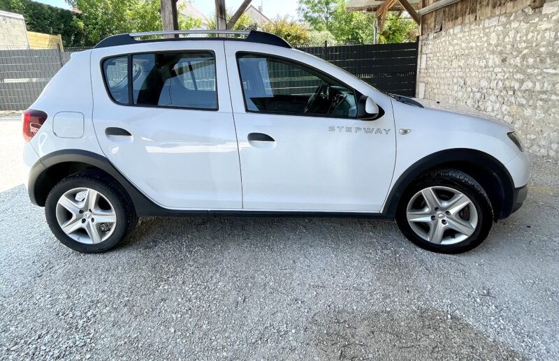 DACIA SANDERO 2015