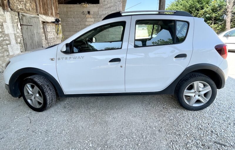 DACIA SANDERO 2015