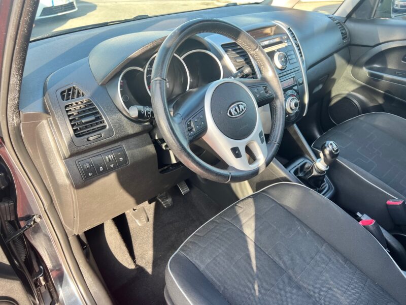 KIA VENGA 2011