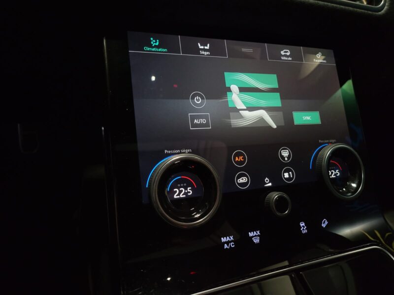 Velar 2.0 D180 HSE 180 cv R-DYNAMIC / CARPLAY /TOIT OUVRANT / CAMERA AV-AR