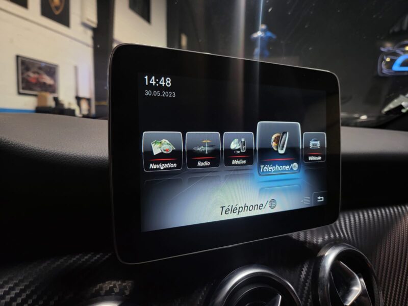 MERCEDES CLASSE A 180D 109 cv PACK AMG APPLE CARPLAY / TOIT OUVRANT / CAMERA DE RECUL 