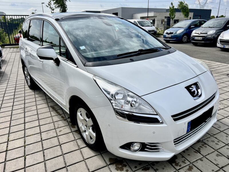 PEUGEOT 5008 2012