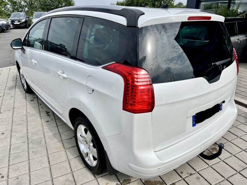 PEUGEOT 5008 2012