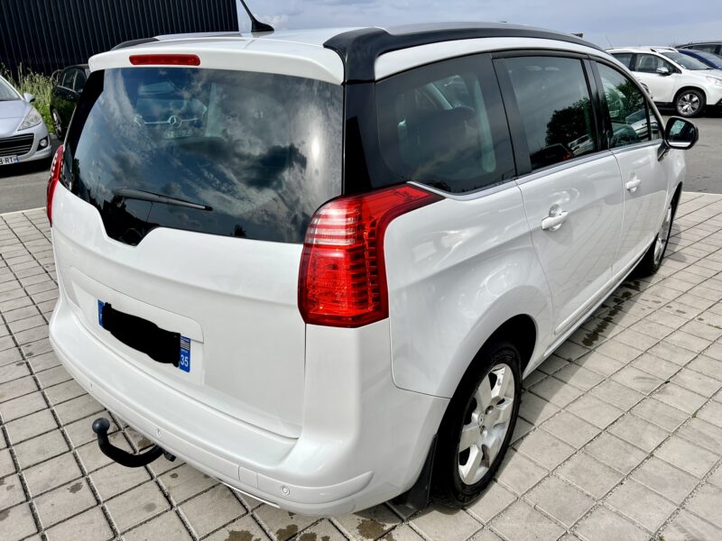 PEUGEOT 5008 2012