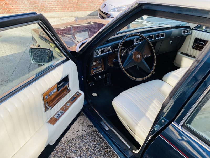 CADILLAC SEVILLE A trois volumes 1976