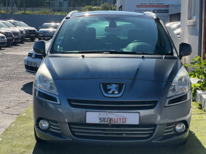 PEUGEOT 5008 2011