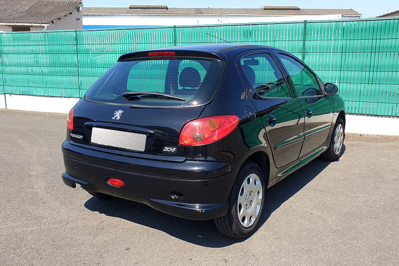 PEUGEOT 206 1.4e 75ch Génération