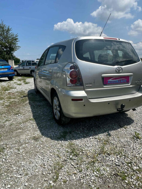 TOYOTA COROLLA Verso 2004